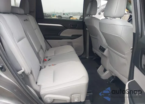 2017 Toyota Highlander Le Plus z USA, uszkodzony, nr VIN 5TDZZRFH5HS203179